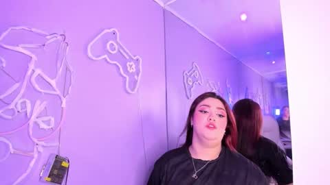 Snapshot of camiila_osorio chatting on 11/17/25, 05:08 Camila Osorio online show from 11/17/25, 05:08