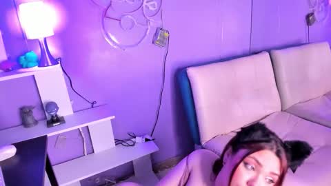 Snapshot of camiila_osorio chatting on 11/19/25, 07:36 Camila Osorio online show from 11/19/25, 07:36