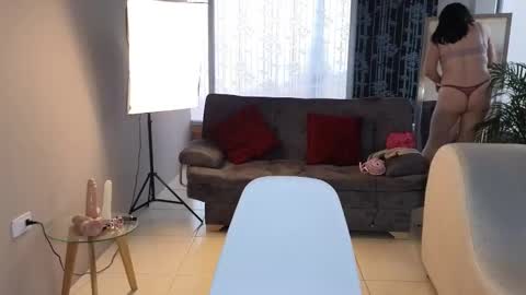 Snapshot of camil_milfdream chatting on 12/28/24, 02:21 Camil online show from 12/28/24, 02:21