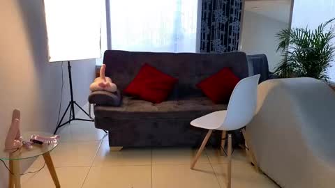 Snapshot of camil_milfdream chatting on 01/05/25, 02:30 Camil online show from 01/05/25, 02:30