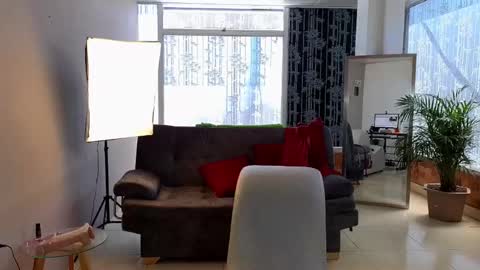 Snapshot of camil_milfdream chatting on 01/18/25, 05:37 Camil online show from 01/18/25, 05:37