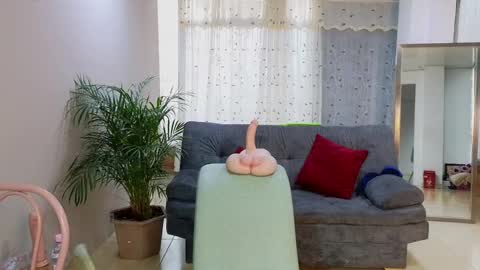 Snapshot of camil_milfdream chatting on 02/21/25, 01:33 Camil online show from 02/21/25, 01:33