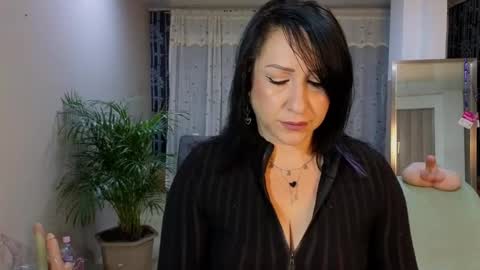 Snapshot of camil_milfdream chatting on 03/05/25, 10:33 Camil online show from 03/05/25, 10:33