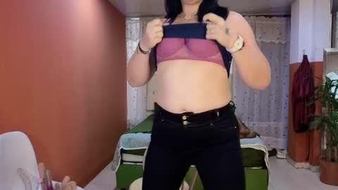 Snapshot of camil_milfdream chatting on 09/13/25, 10:59 Camil online show from 09/13/25, 10:59