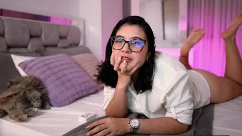 Snapshot of camila_buitrago chatting on 09/30/25, 10:59 Camila buitrago online show from 09/30/25, 10:59