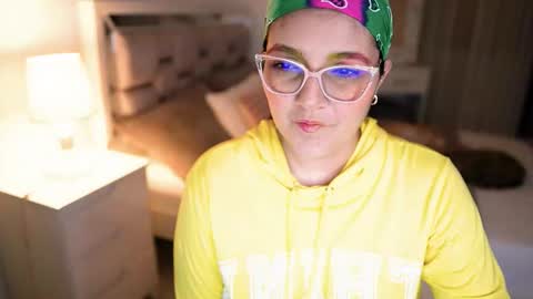 Snapshot of camila_buitrago chatting on 10/10/25, 12:20 Camila buitrago online show from 10/10/25, 12:20