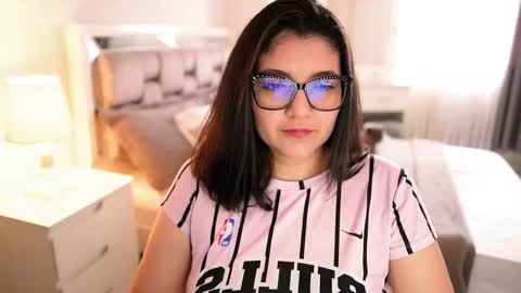 Snapshot of camila_buitrago chatting on 10/26/25, 04:02 Camila buitrago online show from 10/26/25, 04:02