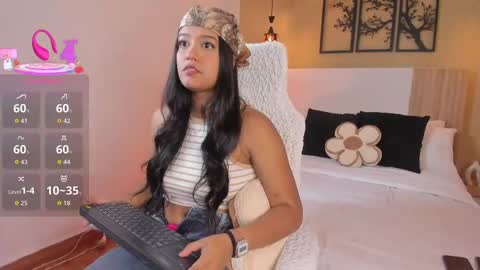 Snapshot of camila_bustamante_ chatting on 10/01/25, 02:56 camila_bustamante_ online show from 10/01/25, 02:56