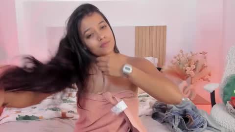 Snapshot of camila_bustamante_ chatting on 12/17/25, 10:38 camila_bustamante_ online show from 12/17/25, 10:38