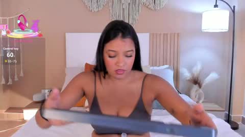 Snapshot of camila_bustamante_ chatting on 04/20/26, 02:42 camila_bustamante_ online show from 04/20/26, 02:42