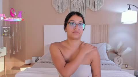 Snapshot of camila_bustamante_ chatting on 06/04/26, 02:01 camila_bustamante_ online show from 06/04/26, 02:01