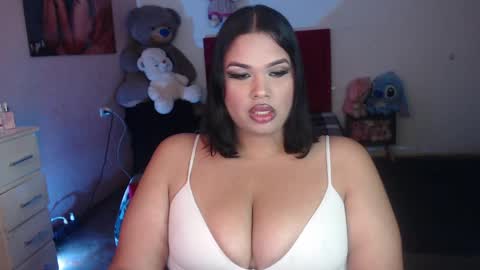 Snapshot of camila_fuenmayor chatting on 04/23/26, 07:20 online show from 04/23/26, 07:20