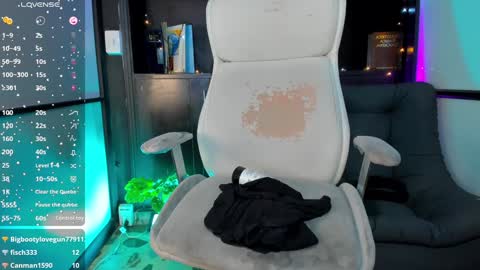 Snapshot of camila_harperr chatting on 12/15/24, 07:46 C A M I L A online show from 12/15/24, 07:46