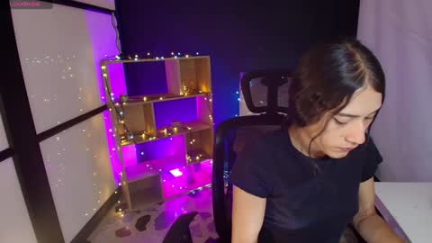 Snapshot of camila_harperr chatting on 01/07/25, 04:18 C A M I L A online show from 01/07/25, 04:18