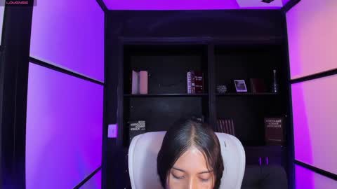 Snapshot of camila_harperr chatting on 01/21/25, 05:16 C A M I L A online show from 01/21/25, 05:16