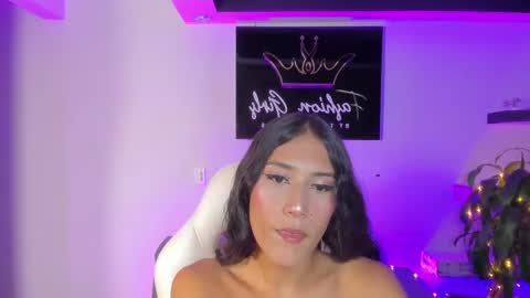 Snapshot of camila_harperr chatting on 02/25/25, 04:35 C A M I L A online show from 02/25/25, 04:35