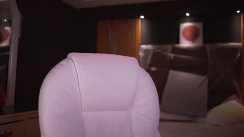 camila_martinez9 online show from 10/17/25, 11:35