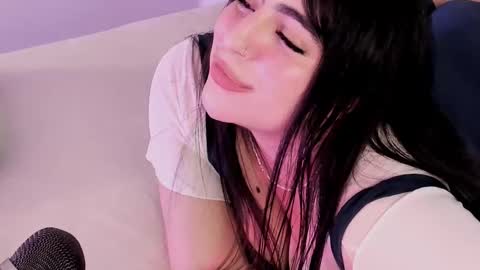 Snapshot of camila_matinez_ chatting on 12/19/25, 01:45 Camila online show from 12/19/25, 01:45
