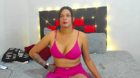 Snapshot of camila_valenciia_ chatting on 04/22/26, 02:58 Camila online show from 04/22/26, 02:58