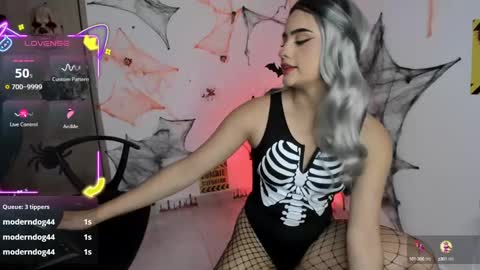 Snapshot of camilaandrade_ chatting on 10/04/25, 01:31 Cami online show from 10/04/25, 01:31