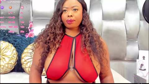 Snapshot of camilabenitezz chatting on 10/23/25, 02:11 camila benitez online show from 10/23/25, 02:11