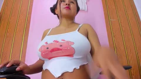 Snapshot of camilagreco_04 chatting on 10/31/25, 02:07 camila online show from 10/31/25, 02:07