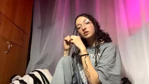 Snapshot of camilaligons chatting on 12/05/25, 03:20 Reily online show from 12/05/25, 03:20