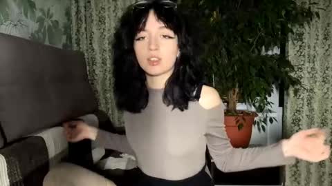 Snapshot of camilaligons chatting on 12/16/25, 03:39 Reily online show from 12/16/25, 03:39