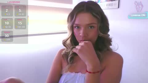 Snapshot of camilamonroee chatting on 10/08/25, 02:04 Camila Monroee  online show from 10/08/25, 02:04