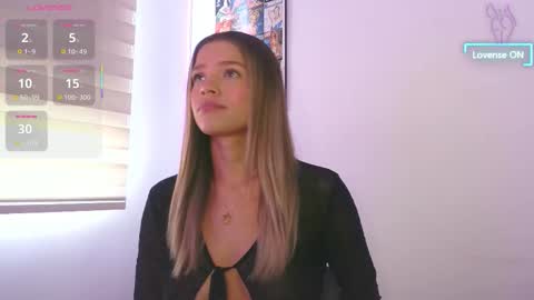 Snapshot of camilamonroee chatting on 10/15/25, 02:39 Camila Monroee  online show from 10/15/25, 02:39