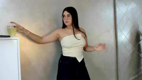 Camila online show from 09/12/25, 07:36
