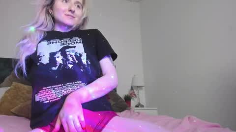 Snapshot of camilladreamer chatting on 04/10/26, 07:51 camilladreamer online show from 04/10/26, 07:51