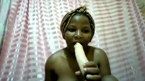 Snapshot of camillah_sweet chatting on 03/06/26, 03:52 camillah_sweet online show from 03/06/26, 03:52
