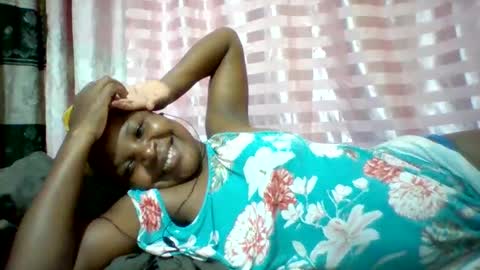 Snapshot of camillah_sweet chatting on 04/18/26, 06:34 camillah_sweet online show from 04/18/26, 06:34