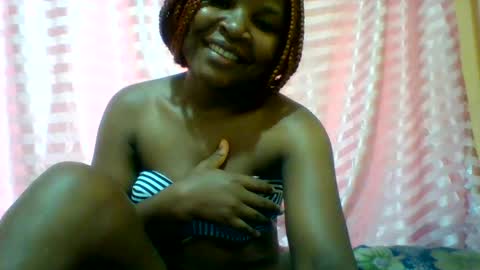 Snapshot of camillah_sweet chatting on 04/19/26, 01:10 camillah_sweet online show from 04/19/26, 01:10