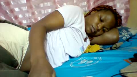 Snapshot of camillah_sweet chatting on 04/28/26, 11:43 camillah_sweet online show from 04/28/26, 11:43