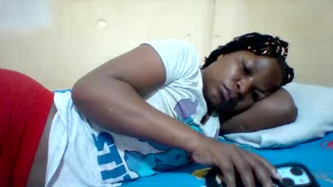 Snapshot of camillah_sweet chatting on 05/17/26, 04:43 camillah_sweet online show from 05/17/26, 04:43