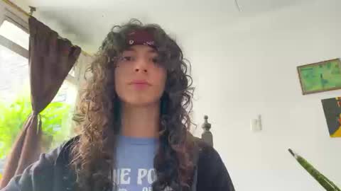 Snapshot of camille_delrey chatting on 10/16/25, 04:41 Camille online show from 10/16/25, 04:41