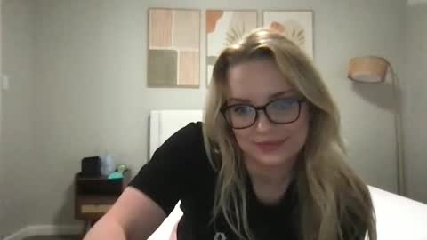Snapshot of camilleclairexo chatting on 03/27/26, 09:10 camilleclairexo online show from 03/27/26, 09:10