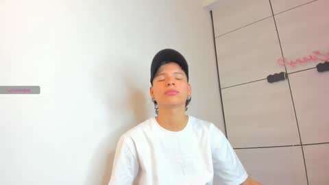 Snapshot of camillo_virgil chatting on 09/24/25, 10:51 Camillo Virgil online show from 09/24/25, 10:51