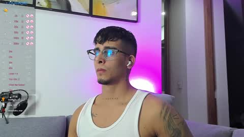   INDEPENDENT MODEL online show from 01/24/25, 07:51