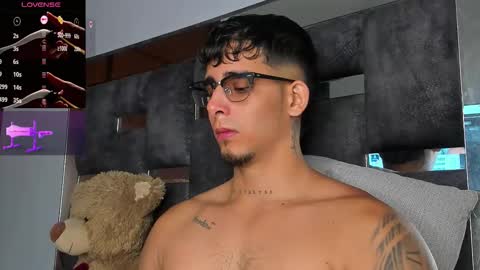   INDEPENDENT MODEL online show from 10/04/25, 08:34