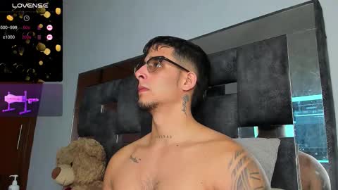   INDEPENDENT MODEL online show from 12/04/25, 03:16