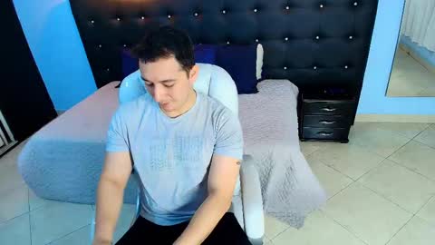 Snapshot of camilo_stark chatting on 12/23/24, 01:24 Camilo online show from 12/23/24, 01:24