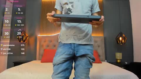 Snapshot of camilo_stark chatting on 09/28/25, 03:23 Camilo online show from 09/28/25, 03:23