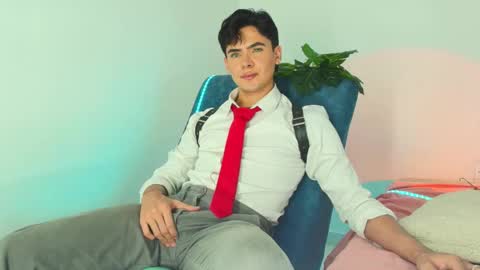 Snapshot of camilo_xcam chatting on 12/04/25, 07:33 CAMILO online show from 12/04/25, 07:33