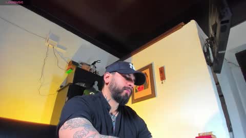 Snapshot of camilomayer chatting on 09/17/25, 01:02 Camilo online show from 09/17/25, 01:02