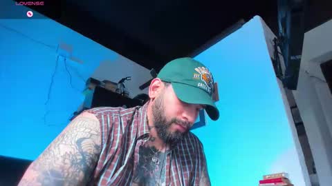 Snapshot of camilomayer chatting on 09/18/25, 04:53 Camilo online show from 09/18/25, 04:53