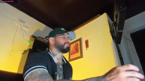 Snapshot of camilomayer chatting on 09/21/25, 11:12 Camilo online show from 09/21/25, 11:12