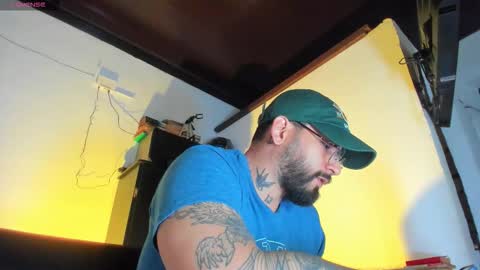 Snapshot of camilomayer chatting on 10/04/25, 01:20 Camilo online show from 10/04/25, 01:20